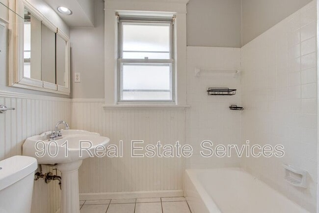 Building Photo - 670 Dickinson St