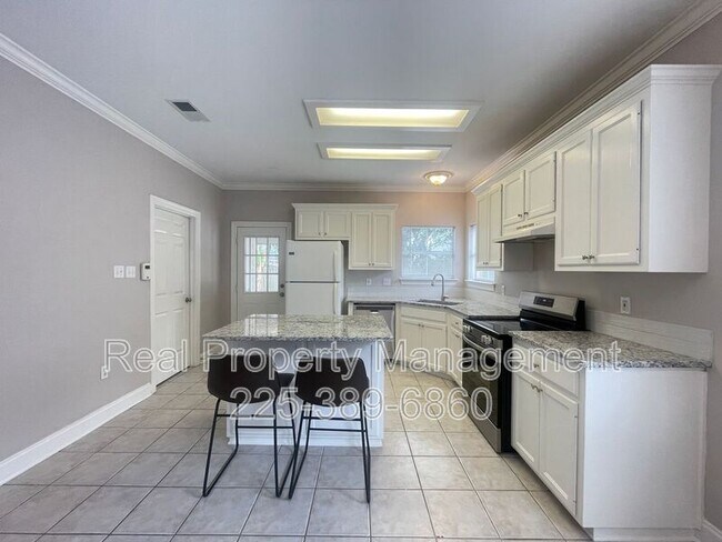 Building Photo - 5630 Arialo Dr