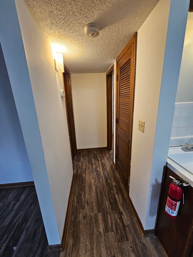 Building Photo - 1BR/1BA East Campus - Short Distance to Ca...
