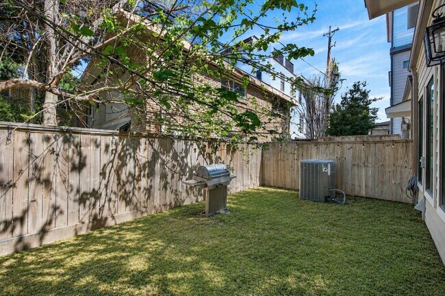Building Photo - 4744 Aftonshire Dr
