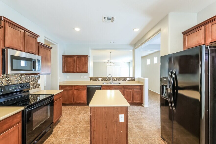 Building Photo - 5438 W Pollack St