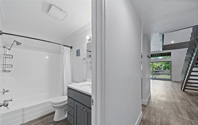 Building Photo - Well-Appointed Unit with Quality Finishes