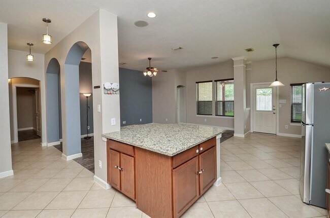 Building Photo - 4006 Autumn Pines Trail