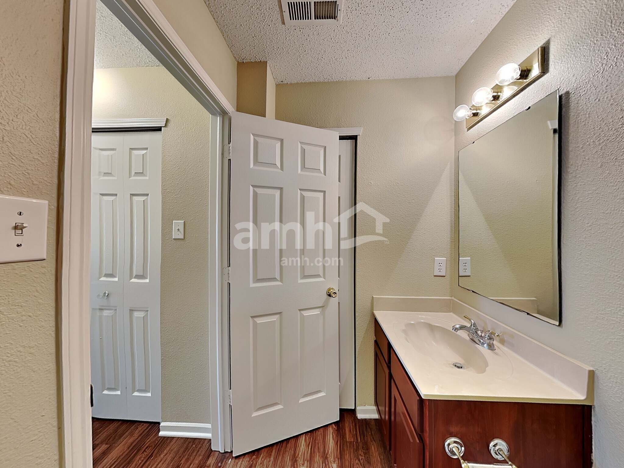 Building Photo - 13993 Meadow Lake Dr
