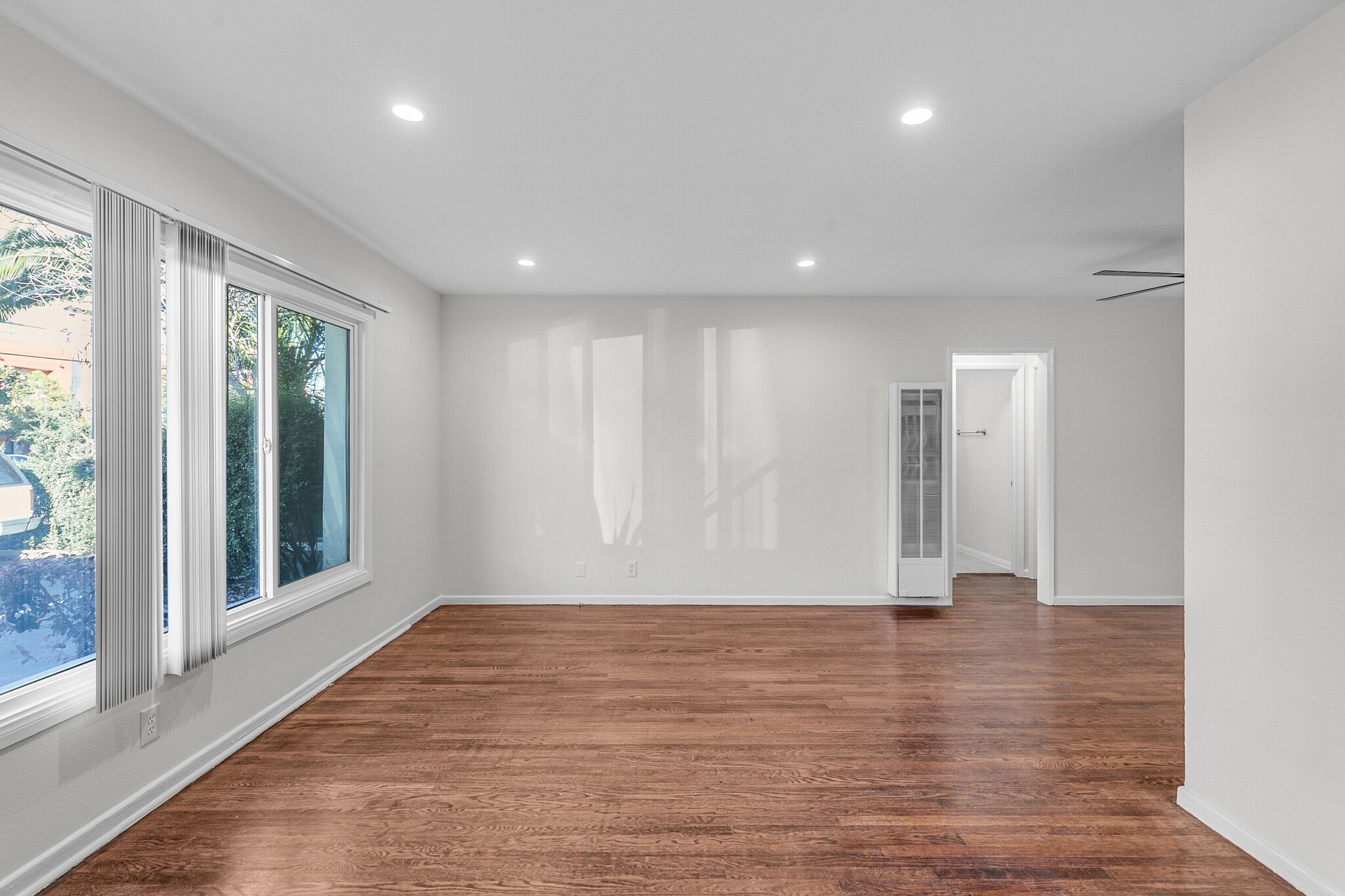 Building Photo - 14616 Magnolia Blvd