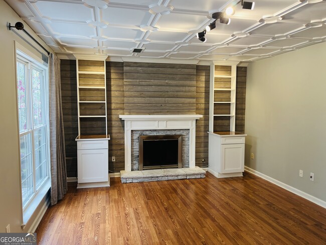 Building Photo - 55 Tyler Woods Dr