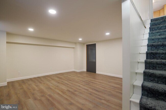 Building Photo - 224 Waverly Rd