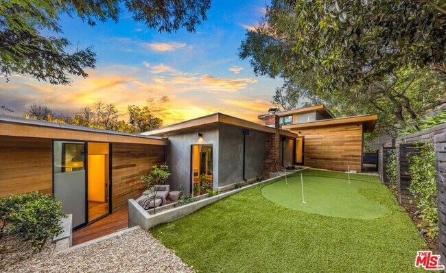 Building Photo - 727 N Beverly Glen Blvd