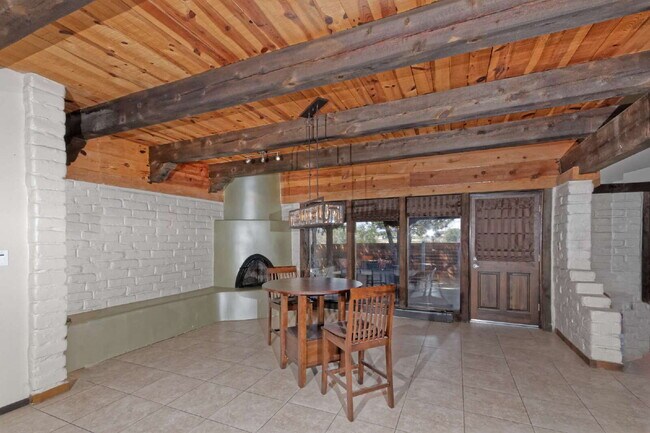 Building Photo - One-of-a-kind adobe brick home backing up to former Club Rio Rancho Golf Course