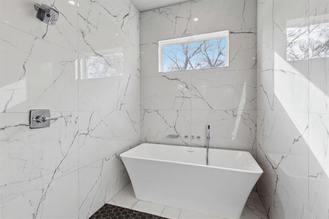 Building Photo - 2228 Wycliff Ave