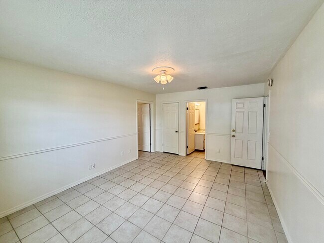 Building Photo - 7902 Banyan St