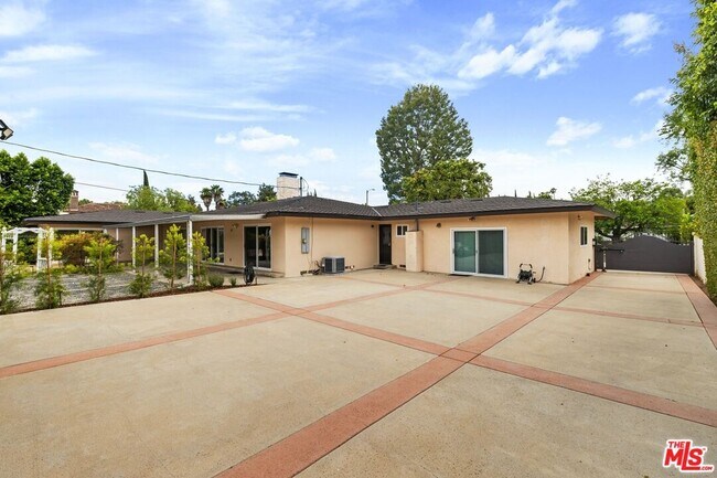 Building Photo - 17537 Margate St