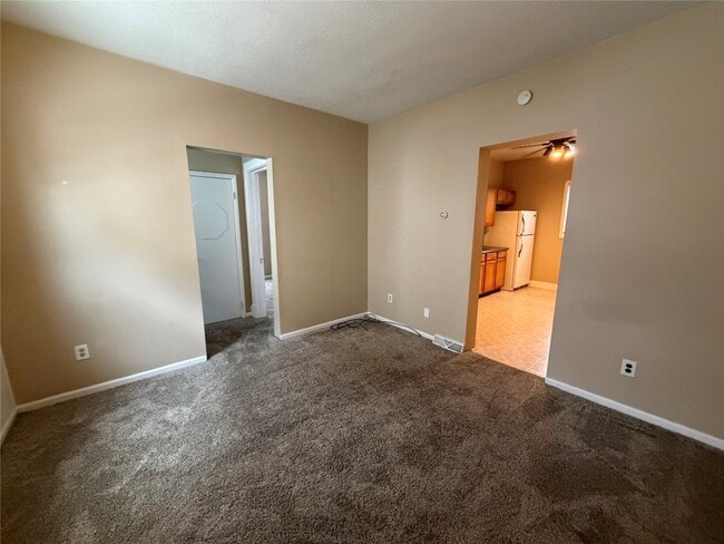 Building Photo - 330 E 3rd St