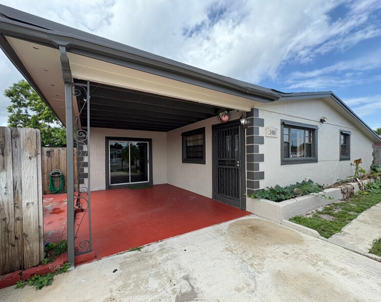 Primary Photo - 3480 NW 208th St