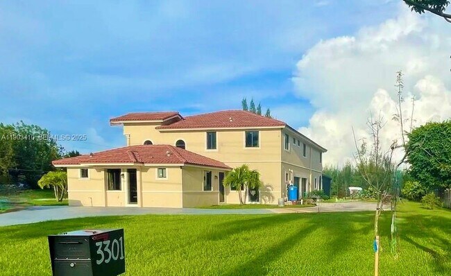 Building Photo - 3301 SW 139th Ave