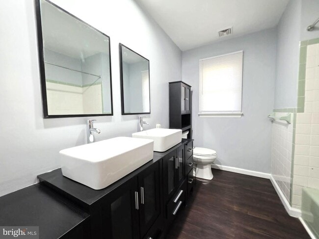 Building Photo - 8241 Robin Hood Dr