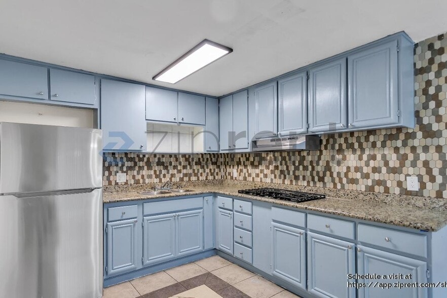 Building Photo - 1659 Knickerbocker Dr