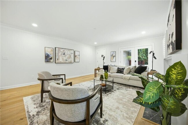Building Photo - 1390 Tennis Ct Pl