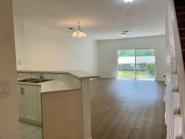 Building Photo - 5008 SE Mariner Garden Cir