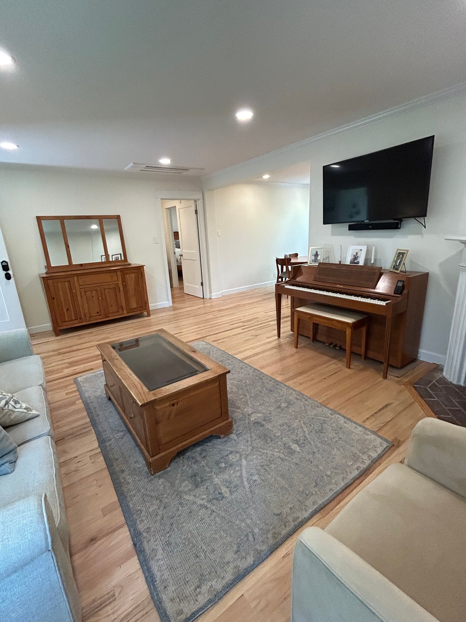 Living room - 903 Timothy Ln