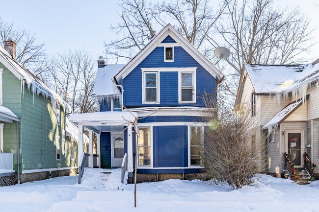 Building Photo - 447 Hawley St