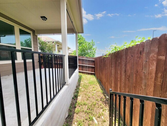 Building Photo - 15811 Windroot St