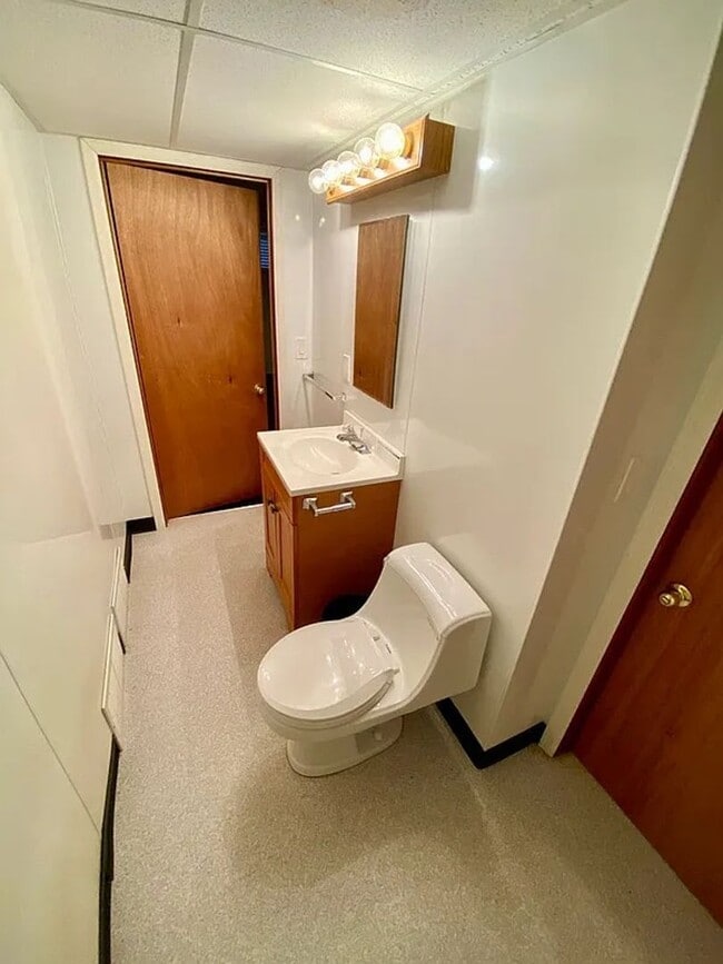 Building Photo - 5290 W Plymouth Dr