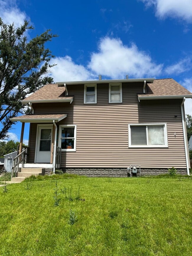Building Photo - Two Bedroom 1 Bathroom House for Rent!
