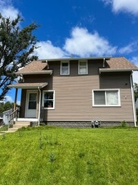 Building Photo - Two Bedroom 1 Bathroom House for Rent!