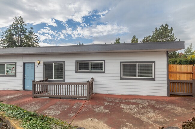 Building Photo - 2102 NW Kelly Dr