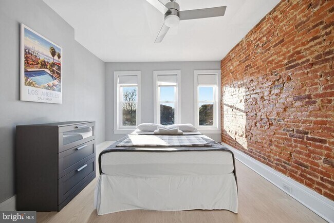 Building Photo - 1015 Riverside Ave