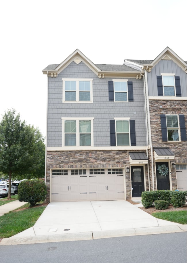 Building Photo - Three story town home with 2 car garage
