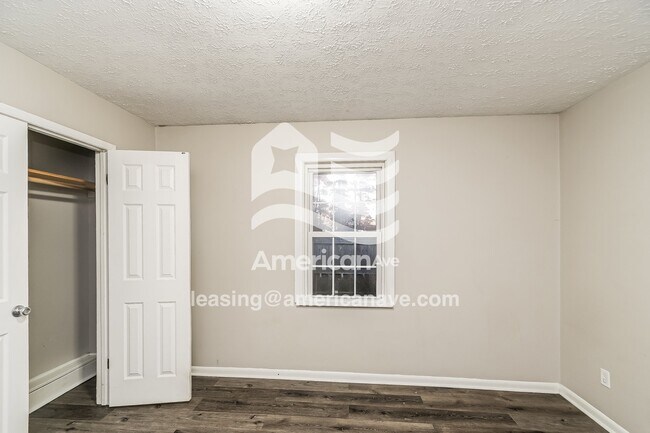 Building Photo - 3536 Torbay Dr