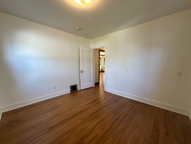 Building Photo - Stunning 3-Bedroom Craftsman Home in Kendall Yards