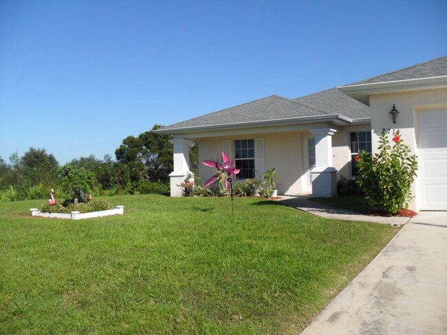 Primary Photo - SINGLE FAMILY HOME 3/2+ 2 CAR GARAGE AVAIL...