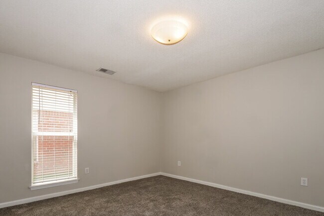 Building Photo - 5378 Russell Dr