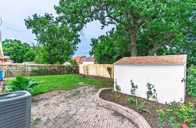 Building Photo - 12906 Southspring Dr