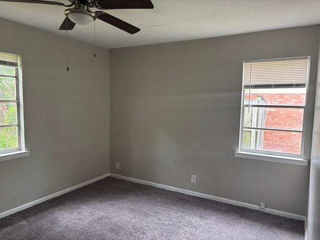 Building Photo - 4/1.5 in Denison off Spur 503!