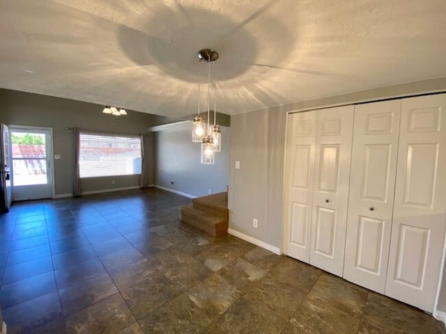 Building Photo - 2 BEDROOM APARTMENT DOWNTOWN IN ST. GEORGE