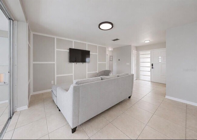 Building Photo - 1725 Bikini Ct