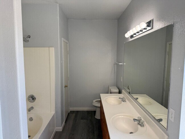 Building Photo - 33190 N Cherry Creek Rd