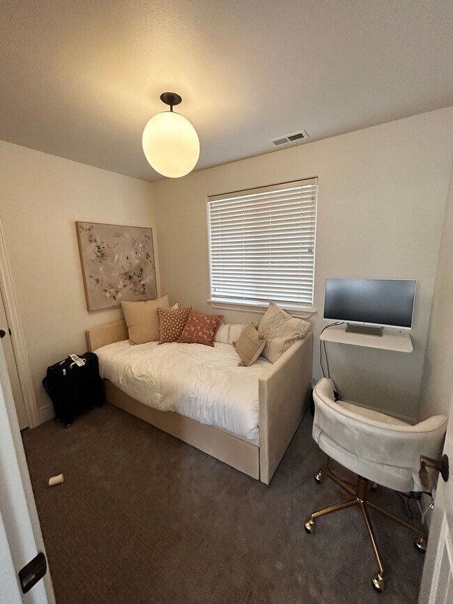 Building Photo - $2,350.00 BACK on The Market, Ready now/ C...