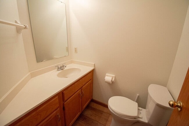 Building Photo - Bright Townhome with Fireplace & Nature Views