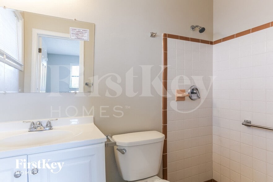 Building Photo - 1400 NW 42nd St