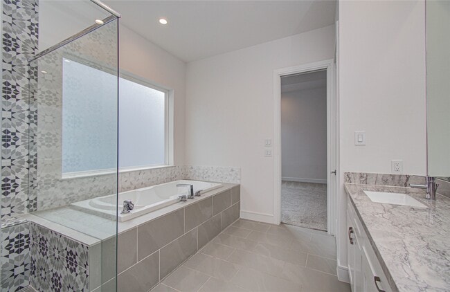 Building Photo - 8930 Spring Knoll Forest Dr