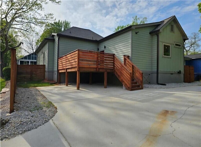 Building Photo - 198 Wellington St SW