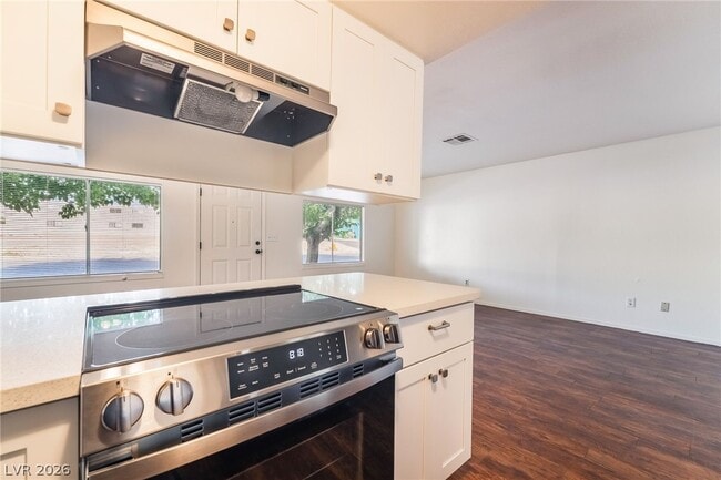 Building Photo - 1611 E Harmon Ave