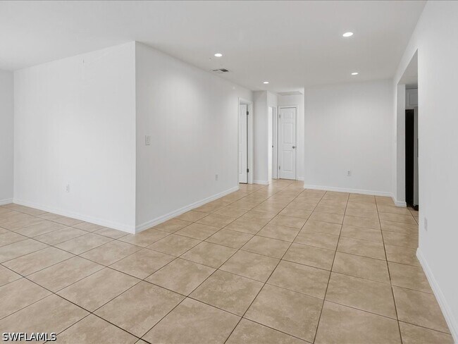 Building Photo - 646 99th Ave N