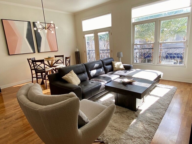 Building Photo - 2260 Village Walk Dr