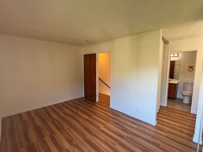 Building Photo - 2-Bedroom, 1.5 Bathroom Townhome in Quiet El Sobrante Neighborhood